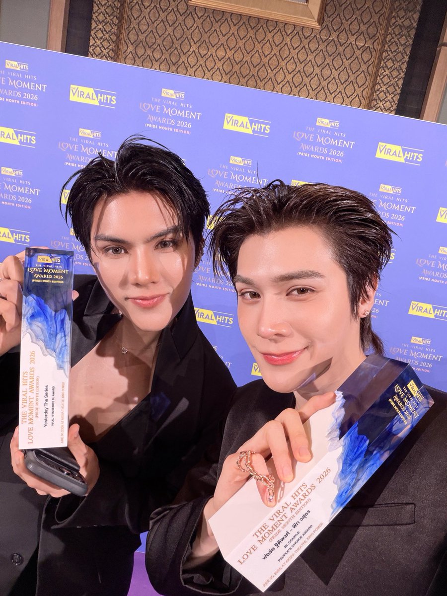 peatwasu's tweet photo. วันนี้ขอขอบคุณทุกคนมากเลยนะครับสำหรับรางวัล ที่ทุกคนตั้งใจมอบให้กับพวกเรา ดีใจมากจริงๆครับที่ได้เจอทุกคนในวันนี้ และขอบคุณพี่ๆแฟนคลับที่มาไม่ได้แต่ก็ส่งกำลังใจมาให้พวกเราด้วยนะครับ รักทุกคนที่ฝุด เดินทางกลับบ้านปลอดภัย นอนหลับฝันดีกันนะครับ ❤️ https://t.co/LIo6lWo0fT