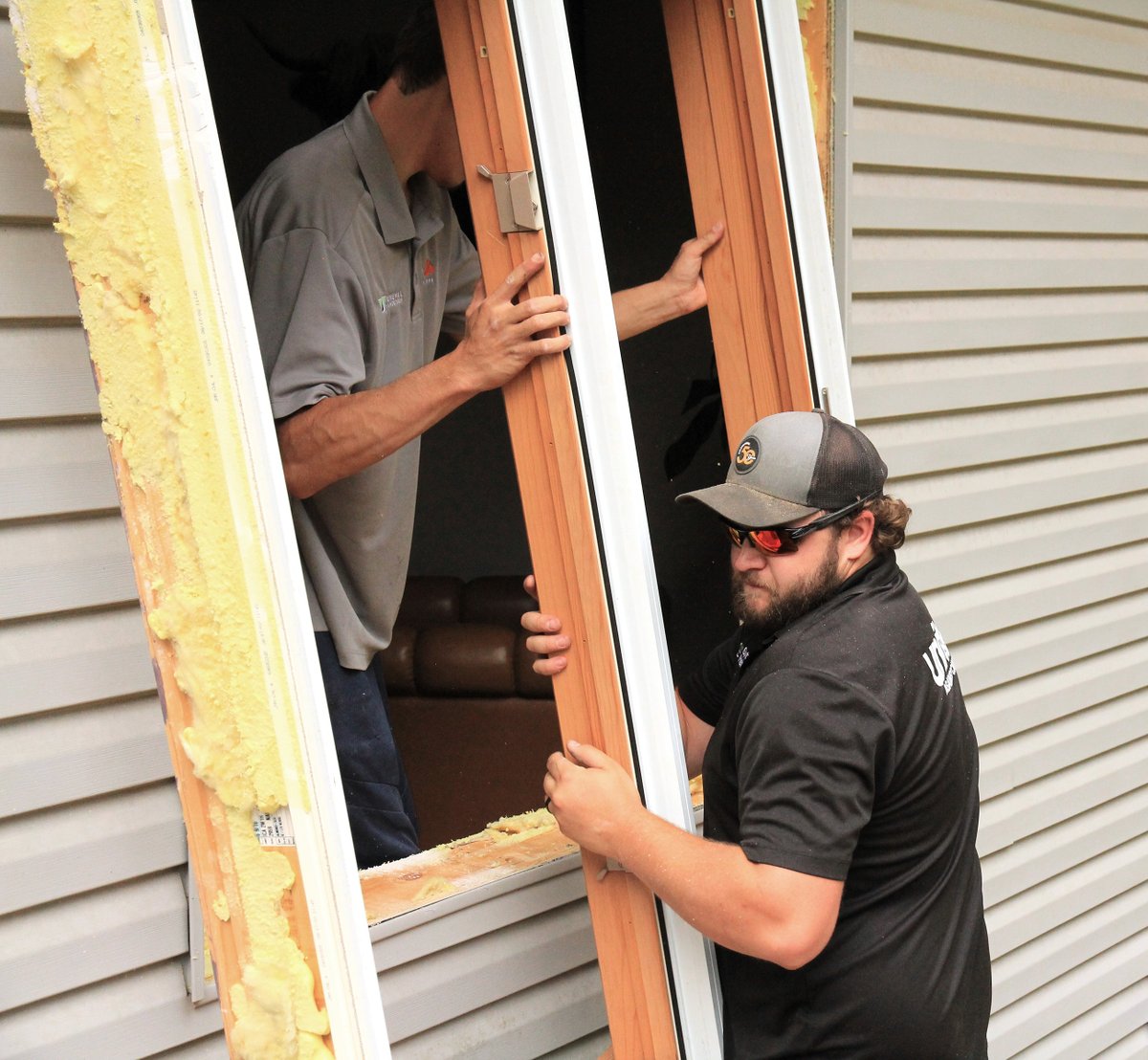 AsherExteriors's tweet photo. The team is hard at work on a window install in the township of Seymour! Stay tuned for the end result later this week!
#goasher #newwindows #RenewalByAndersen #WindowInstallation https://t.co/BCmpeNnidn