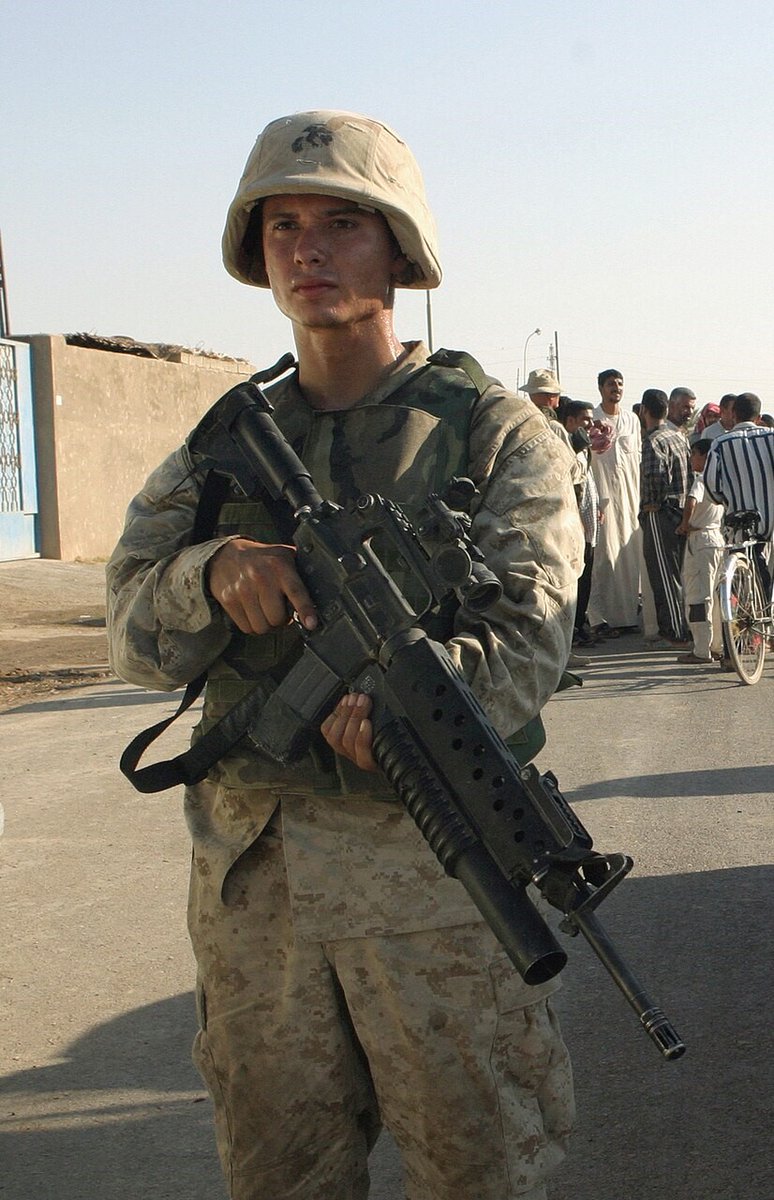 trip_to_valkiri's tweet photo. Beautiful setup on M16A2, used by US Marine in Iraq around 2004. https://t.co/trlttLec4J