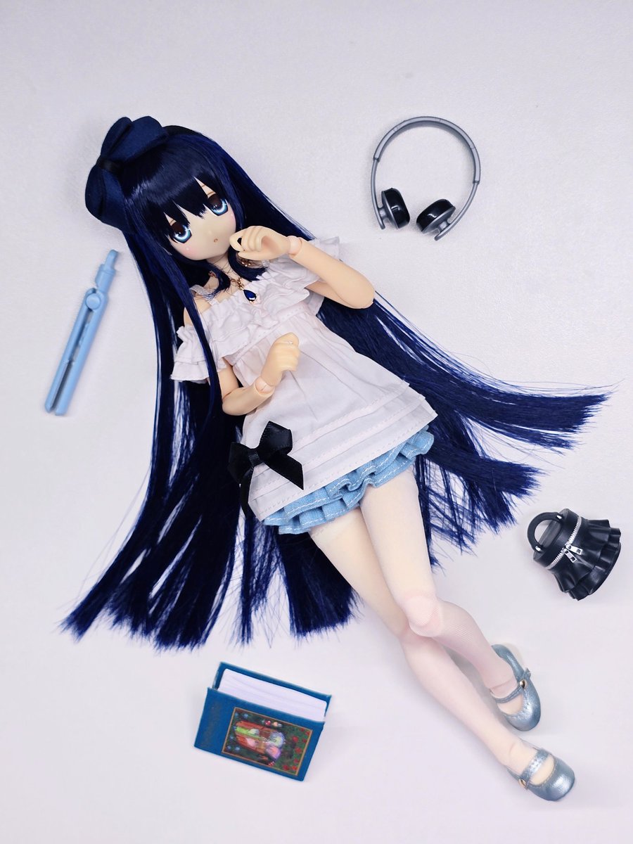 Siruca1's tweet photo. 💙🤍🖤
#サアラズアラモード
#azone 
#ドール 
#アゾン 
#アゾカツ https://t.co/54ns5eLobc