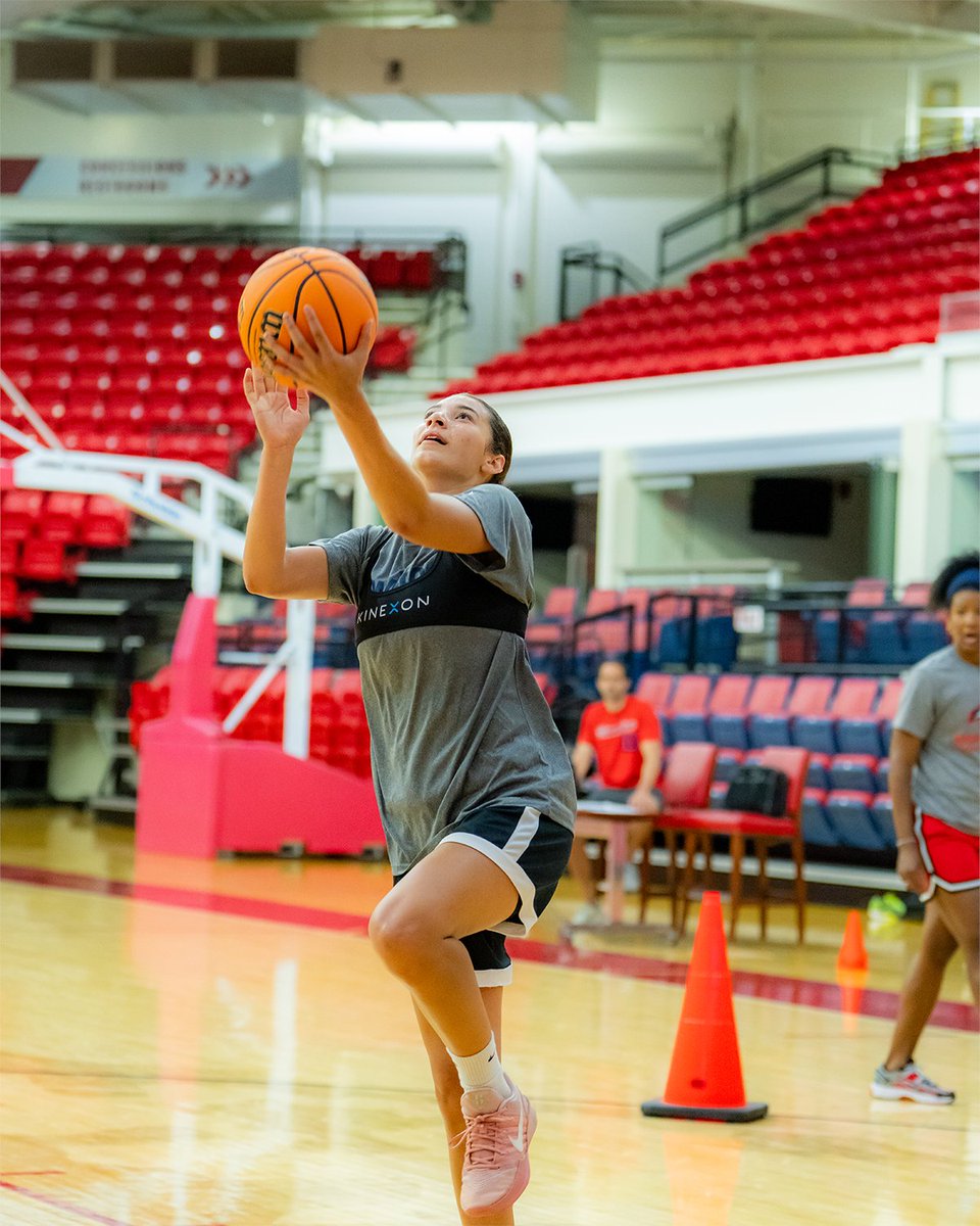 StonyBrookWBB's tweet photo. WE'RE BACK‼️

🌊🐺 x #CAAHoops https://t.co/HKLK8cqdGw