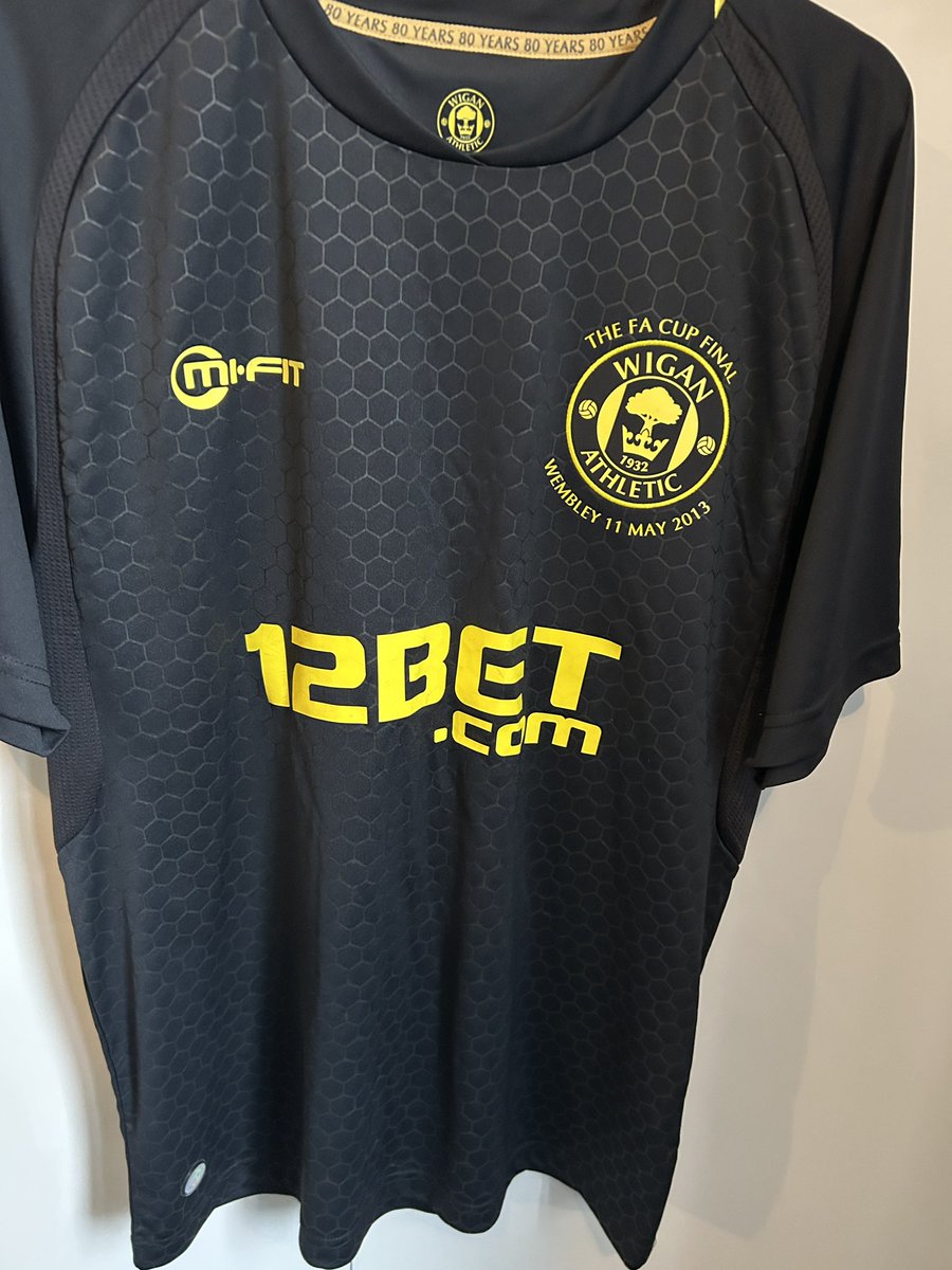 Laticsshirts32's tweet photo. New one for the collection, must say my favourite Latics shirt 12/13 with Maloney On the back. Just need sort out FA cup patches now from 2013.

#wafc https://t.co/bXc6JFmtvF