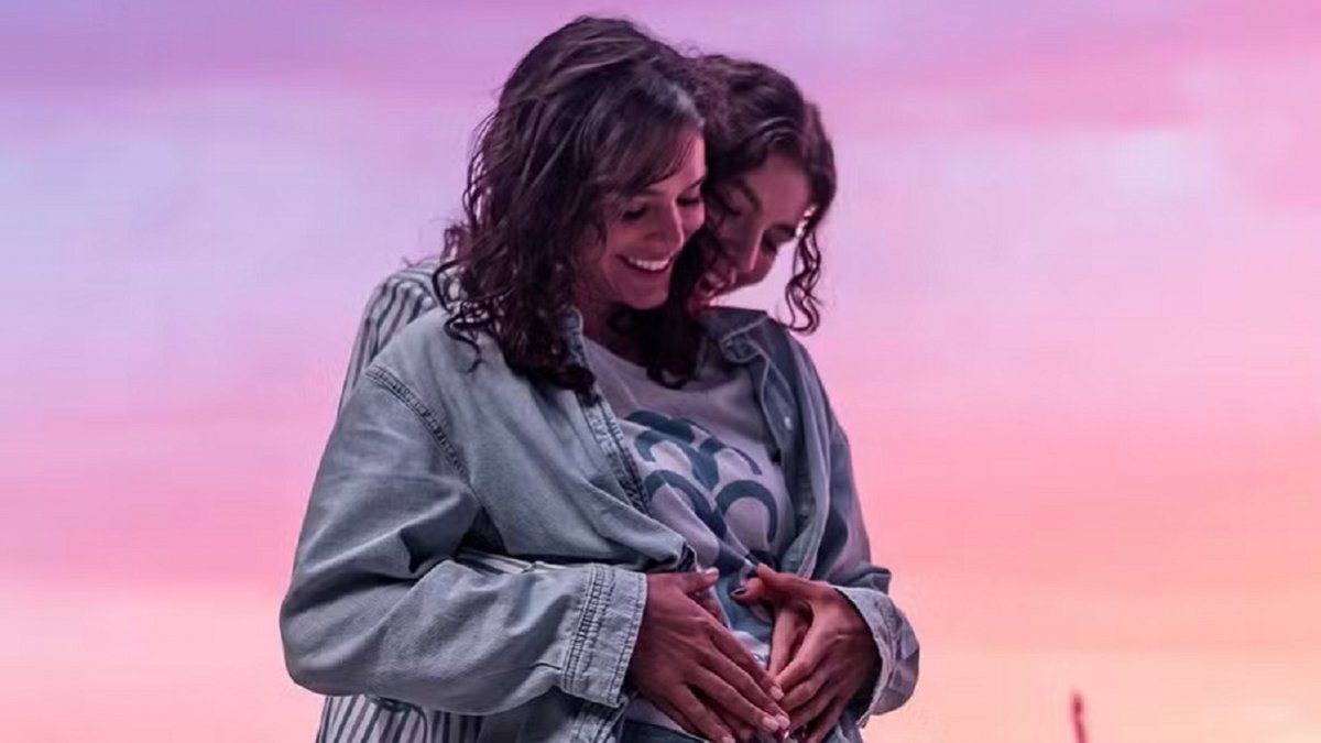 biabatella's tweet photo. Nunca achei que eu fosse ver alanis guillen e bruna marquezine fazendo um casal https://t.co/GaOkELRr8D