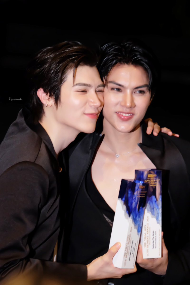 Destiny_FP's tweet photo. 30.06.2026 | FORTPEAT X VIRALHITS

แรกๆก็งานรับรางวัลหลังๆนึกว่างานมงคล🫠

@fort_fts 🐕♡ @peatwasu 🐈♡

#LoveMomentAwards2026xMeMindY 
#FortPeat #ฟอร์ดพีท #BabyFeat
#FortFTS #ComFortZon
#Peatwasu #CaptainPeat https://t.co/gYdB0VyTz5