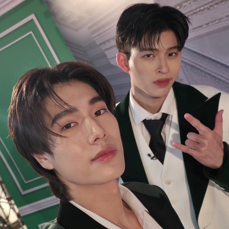 phuwnravit's tweet photo. my k-pop main ship    my bl main ship
#namjin                           #pondphuwin https://t.co/iyaX3LLBEk