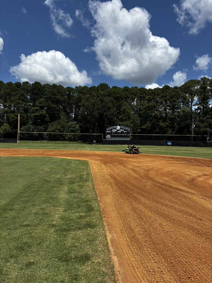 jeffrey94444311's tweet photo. It’s a great day to be a Bulldog 🦴 https://t.co/Cmtjoi2rmX