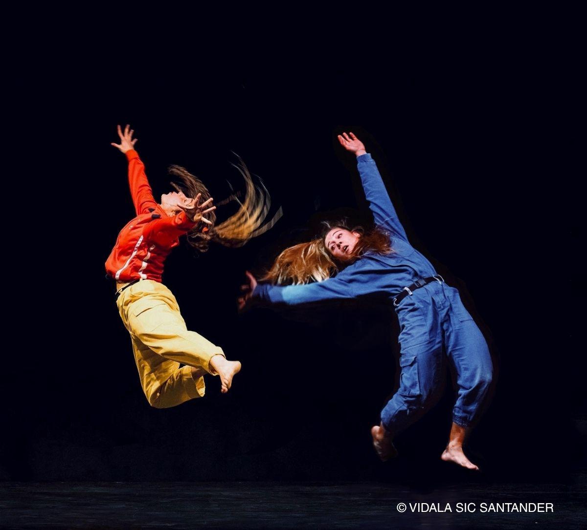 quesoni's tweet photo. ⬛ Avui arrenca el Festival Tangent, que convertirà l’Eixample de Barcelona en un gran escenari!

El Festival Tangent celebra 10 anys fent de la cultura un espai compartit, construït des dels sis centres cívics del districte i en connexió amb el territori. https://t.co/ktea61HuiH