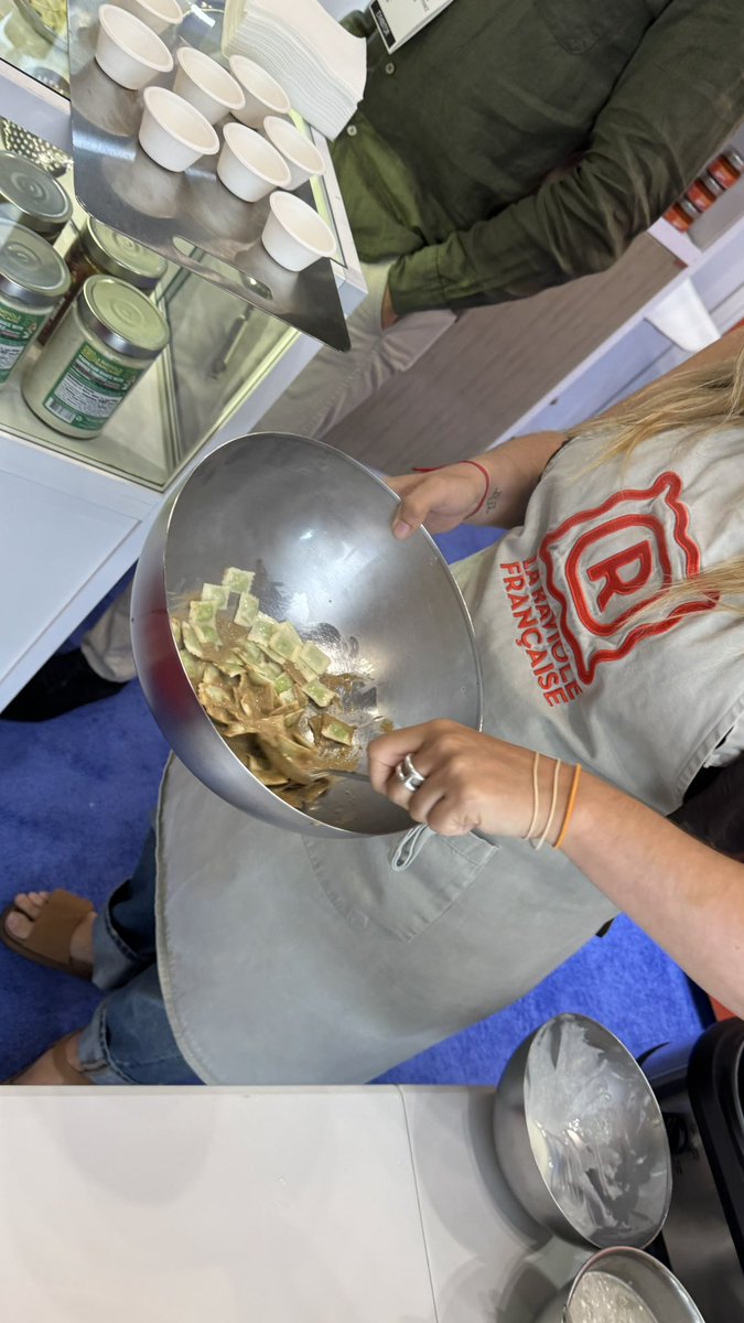 MereMaury's tweet photo. 🇫🇷🥟 LA RAVIOLE FRANÇAISE traverse l’Atlantique !
Sommes heureux de participer au Fancy Food Show 2026 à New York, le plus grand salon nord-américain dédi�� aux produits alimentaires de spécialités !
Retrouvez-nous sur le stand n°724
#LaRavioleFrançaise
#FancyFoodShow
#NewYork https://t.co/pJhiiWrxYl