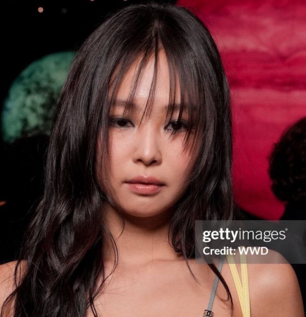 crgirli's tweet photo. Viral hate tweets about Jennie, a thread 🧵 https://t.co/nbYdGbo25s