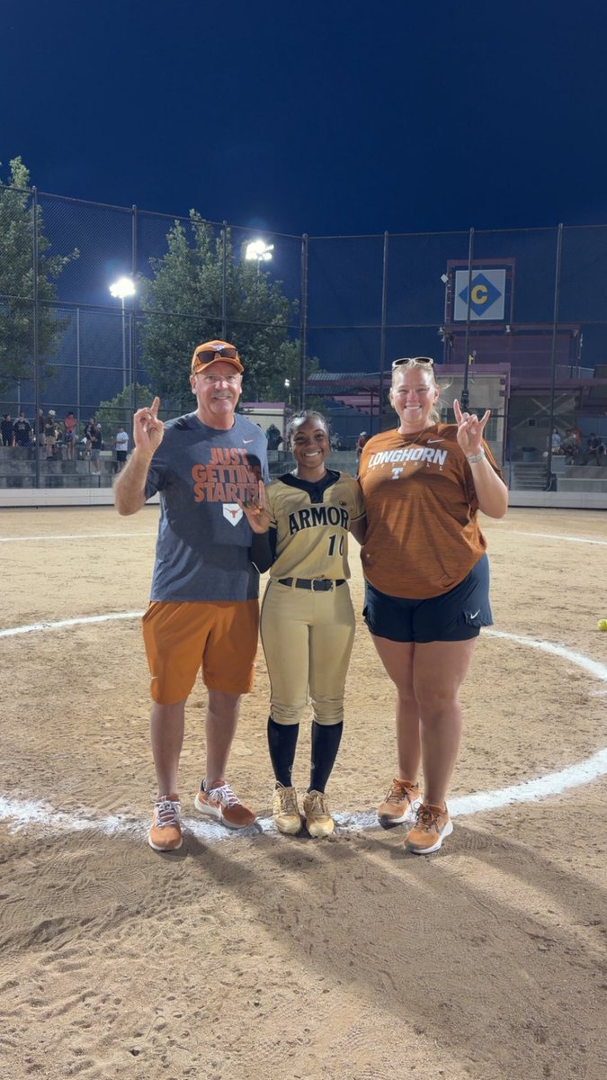 ashtynpierre10's tweet photo. ITS COLORADO TIME!! 🥳🥳 Thank you Texas coaches for giving a great camp experience AND thank you to all the coaches who came out to our Armor Elite Organizational Workout!Come check us out when it’s GAME TIME! @ArmorElite2029 @ArmorEliteFP  @TexasSoftball https://t.co/mS5m68mKc4