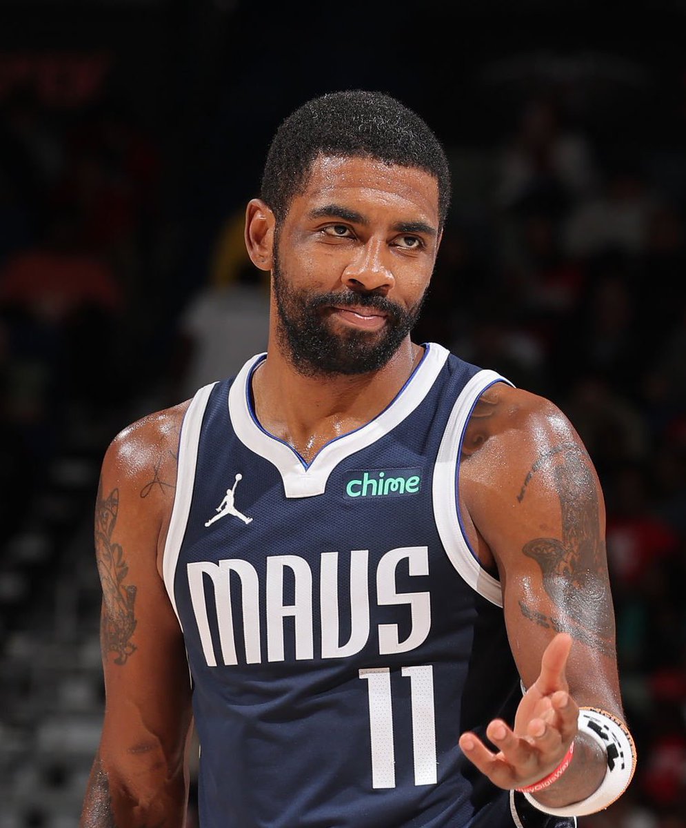 BrooklynGuyNBA's tweet photo. Todo mundo pedindo troca enquanto os 3 maiores sem vergonhas da NBA estão comprometidos com seus times

Vai entender https://t.co/Ueh65aNKTg