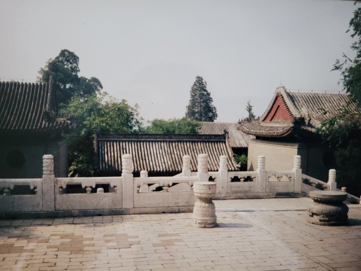 moevision's tweet photo. 高中毕业，2000年去了趟北京。一个暑假大半的时间被老父亲送去学画画，现在想想真是浪费🤣 https://t.co/4S3JvOEaVo
