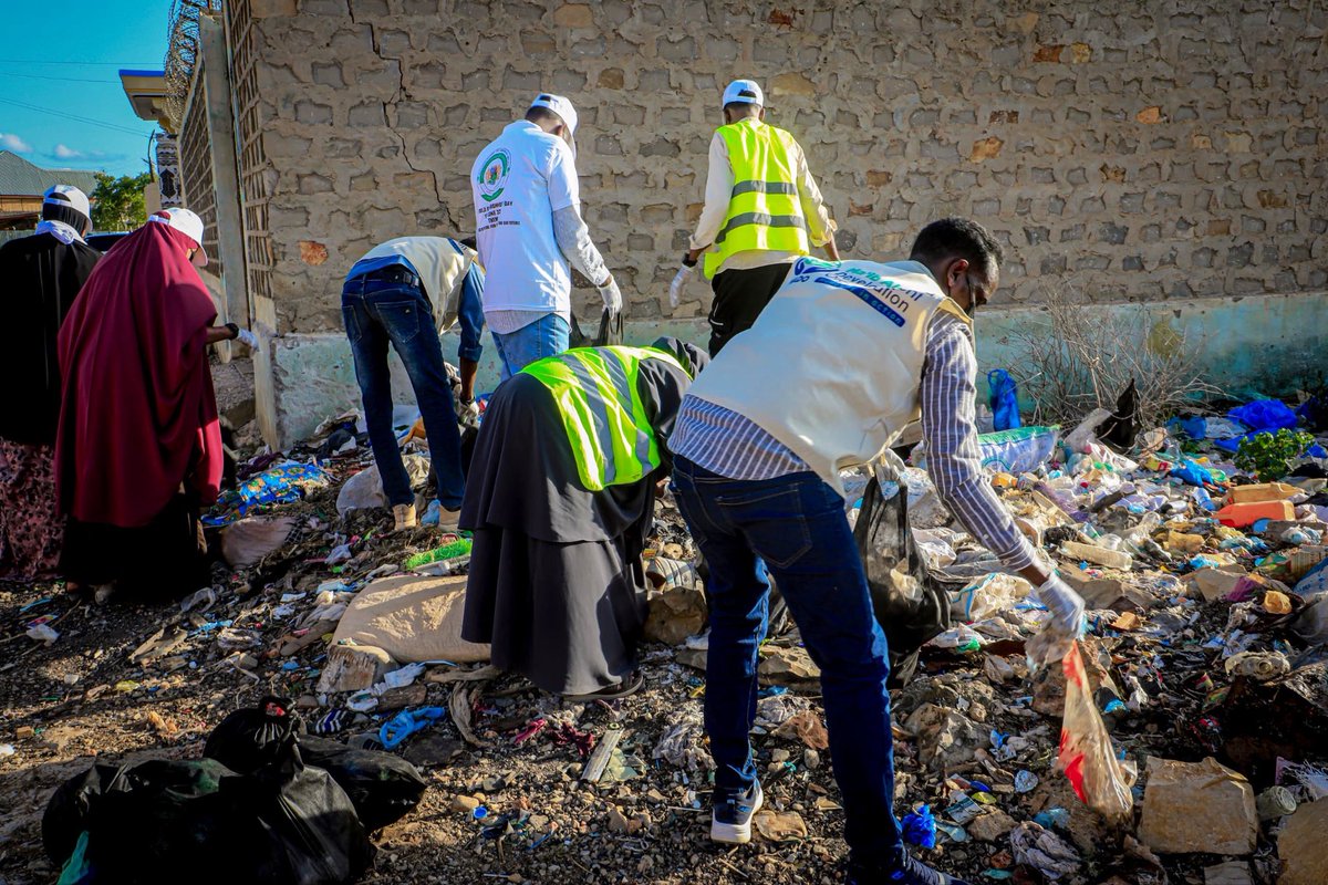 madosom1's tweet photo. On 6 June 2026, MADO Organization, together with the Ministry of Environment and Climate Change of the Southwest State of Somalia, celebrated World Environment Day in Baidoa by participating in a city clean-up campaign to promote environmental protection and climate action. https://t.co/MJIUCQbYOA