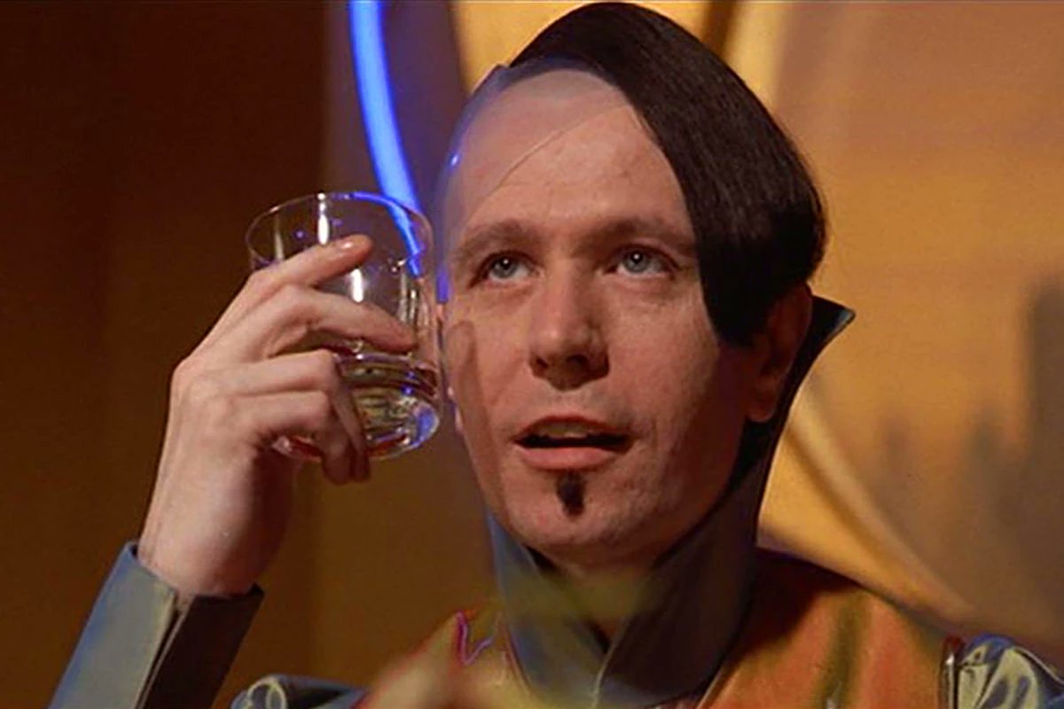 Corky_Romano21's tweet photo. Kocham siostrę, ale za każdym razem, gdy widzę Gary'ego Oldmana w Piątym Elemencie, to mam ją przed oczami i flashbacki z Wietnamu 😅
#FifthElement #GaryOldman https://t.co/WJ6iQgdMM2