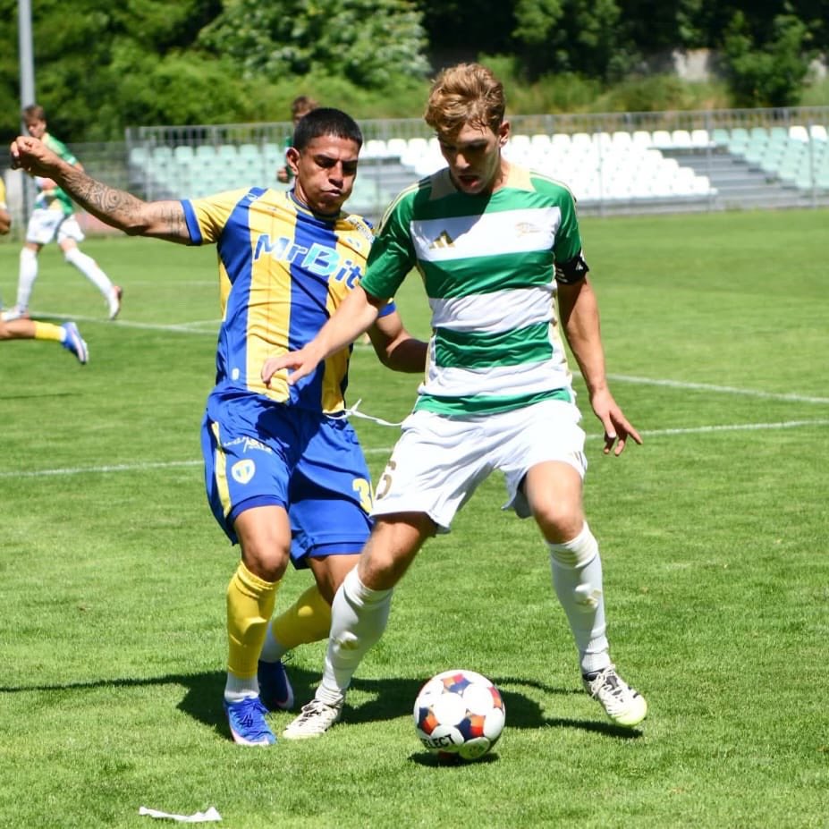 KevinJimenezCR's tweet photo. Alejandro Bran anotó su primer gol con su nuevo club en Rumania, el tico marcó en una derrota 4-1 ante el Olimpia de Polonia 🇨🇷

PRIMER GOL ⚽️ https://t.co/GNkenaBW1F
