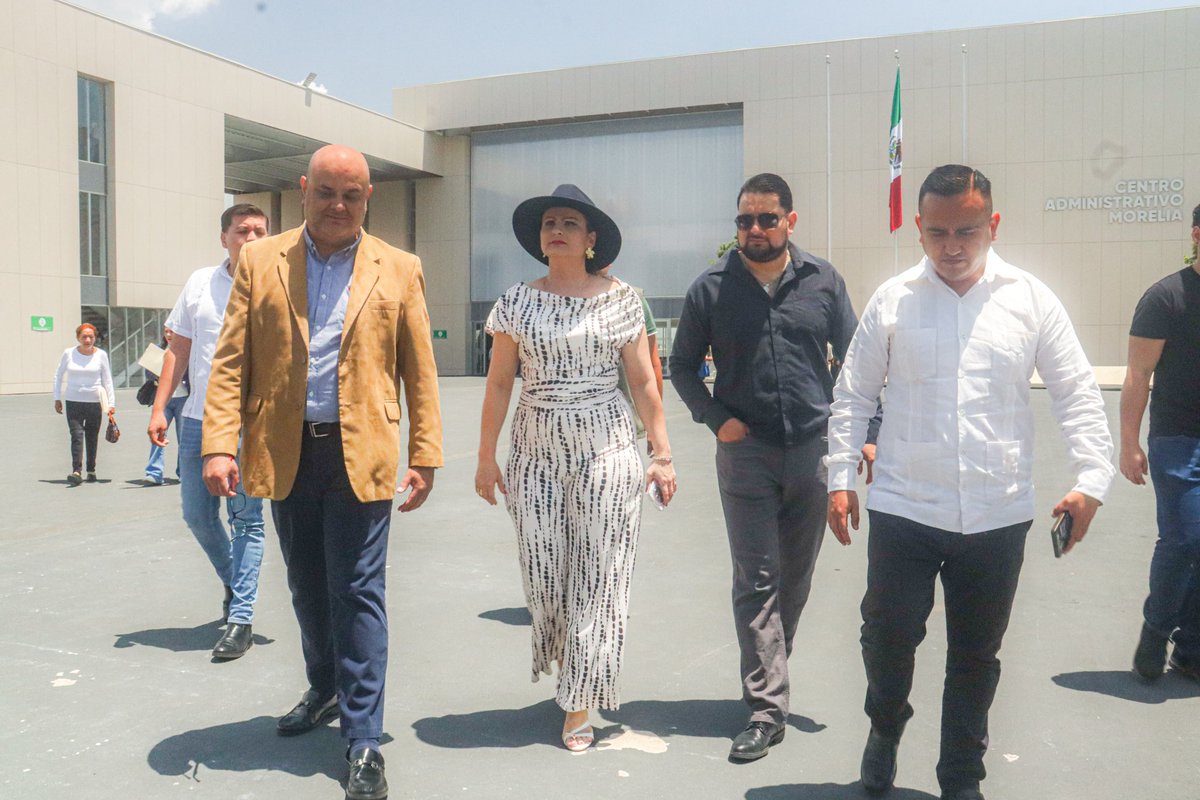 Lic_omar_hm's tweet photo. Asistí al 25.º aniversario del rescate del Centro Histórico de Morelia, un trascendental y emotivo evento que guarda estrecha relación con un acuerdo entre la sociedad civil y gobierno para la capital de nuestro Estado y su apariencia histórica.

!Ni un paso atrás! https://t.co/VZwR2xPzYL