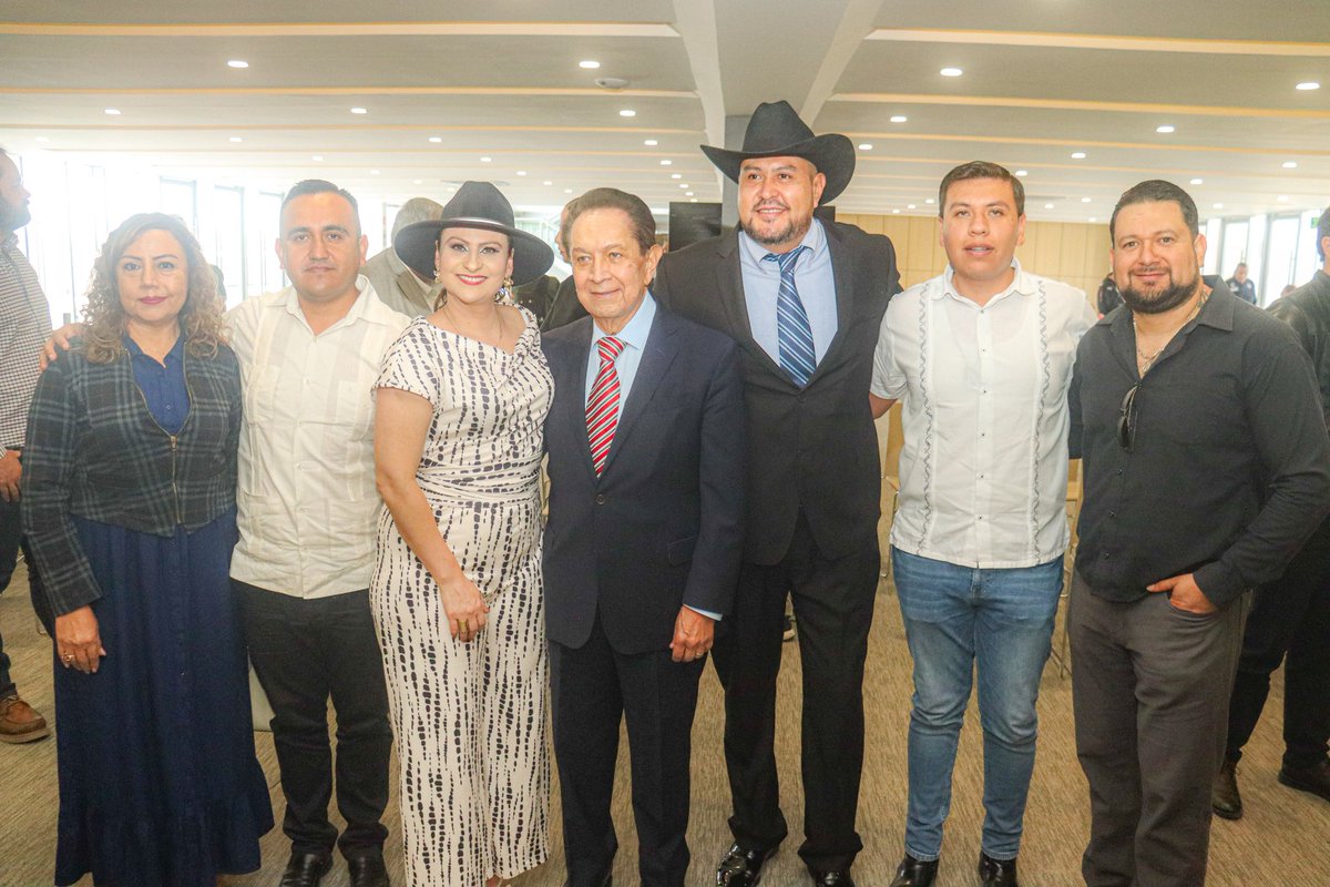 Lic_omar_hm's tweet photo. Asistí al 25.º aniversario del rescate del Centro Histórico de Morelia, un trascendental y emotivo evento que guarda estrecha relación con un acuerdo entre la sociedad civil y gobierno para la capital de nuestro Estado y su apariencia histórica.

!Ni un paso atrás! https://t.co/VZwR2xPzYL