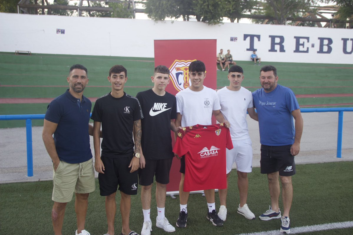 TrebujenaCF's tweet photo. El Trebujena CF sigue apostando por la cantera de cara a la próxima pretemporada, en la que varios jóvenes futbolistas tendrán la oportunidad de trabajar junto al primer equipo. https://t.co/cjcmIpcyRw
