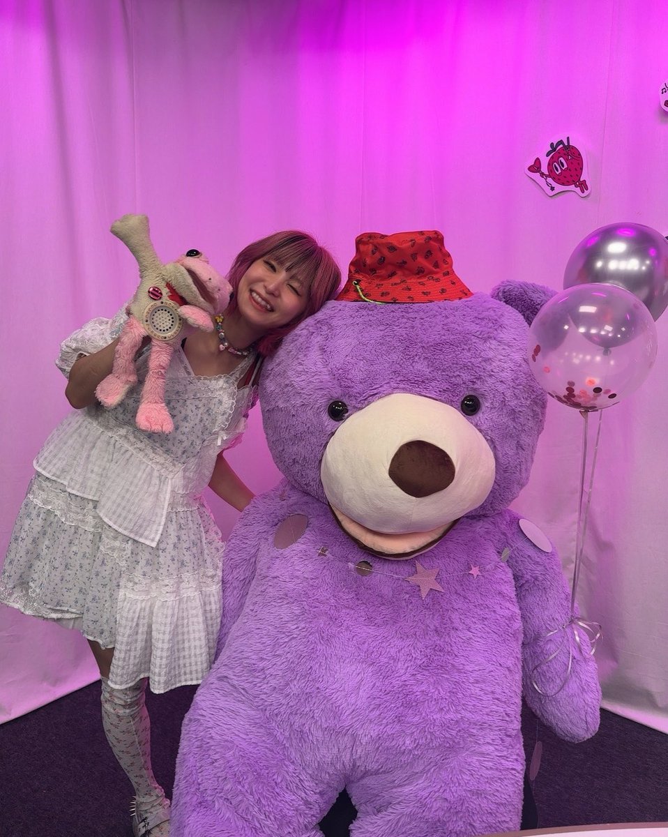 LiSA_OLiVE's tweet photo. FC #リサラボっ　一緒にお祝いしてくれたみんな、ありがとうーー♡
い(1)つもこ(5)れからも、さん(3)きゅー(9)!
アーカイブ24時間限定です📺
【FCリサラボっ】 https://t.co/hmiDJPlJaO https://t.co/jnLvKBnxXx