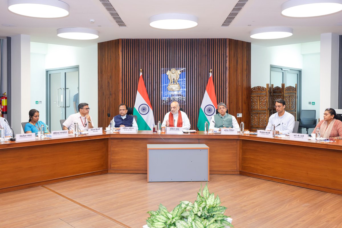 AmitShah's tweet photo. The e-OCI Card launched today is a significant initiative to provide the benefits of swift and seamless services to over 50 lakh OCI cardholders by digitalising OCI-related processes. By enabling online applications, digital card generation, 24/7 mobile access, and reducing physical visits to zero, this new system will make visa processes simpler and more convenient.