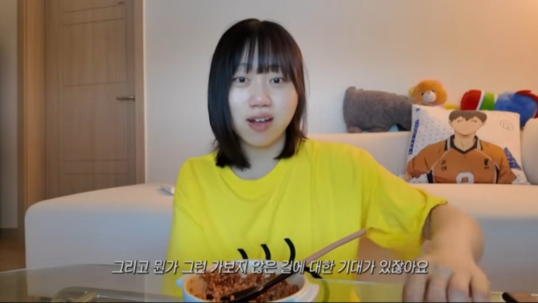 dd7137379's tweet photo. 소정아리님께서 말하는 큰 결정을 앞두고 마음을 정하는데 도움이 됐던 문장

인생은 최선을 선택하는 게 아니라
내가 한 선택에 책임을 지는 것

소정아리님은 배우자와 결혼에 대한 결심이었는데,
최선이라는건 아무도 모르는 것인데 
최선일지 아닐지 모르는 선택지 때문에
옆에 있는 인연을 홀대하기 보다는
최선을 다해서 이 사람과 살아나가자고 생각하셨다고 함

꼭 결혼이 아니더라도 인생의 큰 일에 전부 필요한 문장이기에, 누구나 생각해 볼 법 함!!