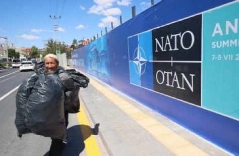 enginbalim's tweet photo. Türkiye Cumhuriyeti ‘nin Başkenti Ankara’nın sembolü Cumhurbaşkanlığı Sarayı oldu da bizim mi haberimiz yok🤷‍♂️ 

Atakule ve Kocatepe Camisi’ne me oldu? https://t.co/vpHQtGcuGO