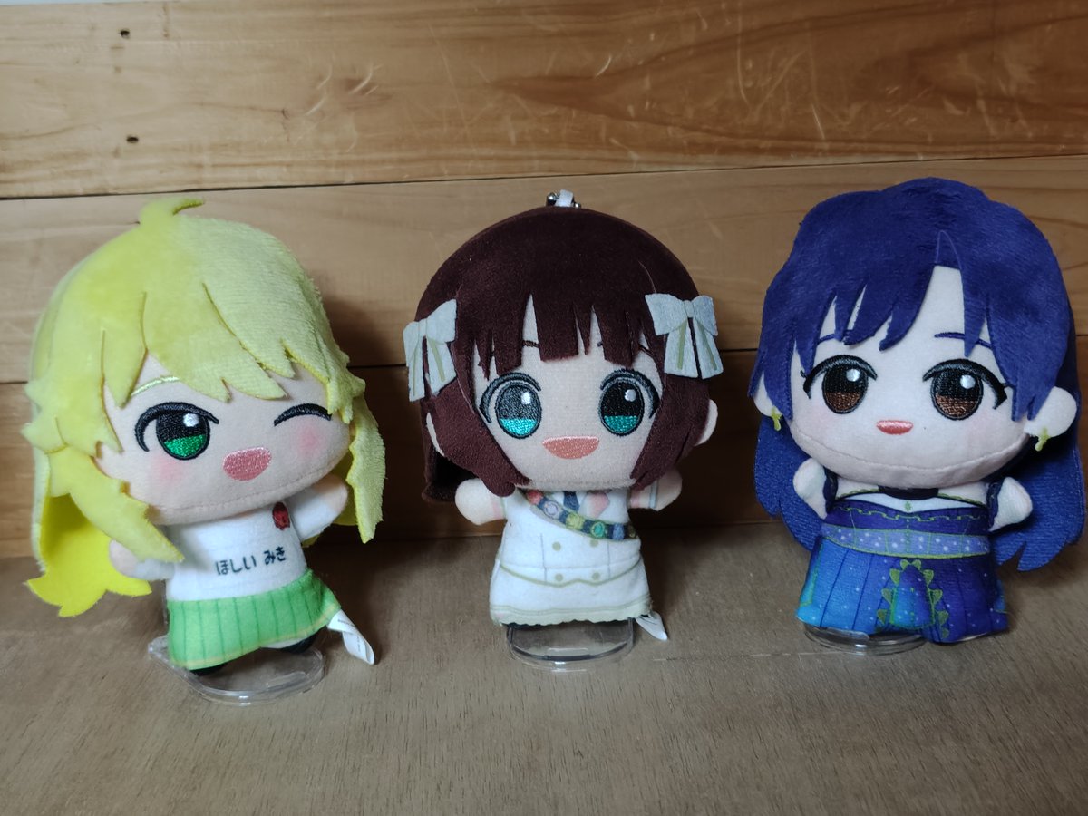 Issace0411's tweet photo. 6月はプレミアムバンダイから受け取ったちびぐるみの関係で大量に増えましたが、7月以降はシャニマスのちびぐるみが増える事になりそうです（ここにある4枚の写真は以前にポストで使用した写真だけです。7月以降もちびぐるみの撮影を続けていく事があります）。

#今月のぬいデミー賞
#ちびぐるみ https://t.co/hpwfQoFaU6