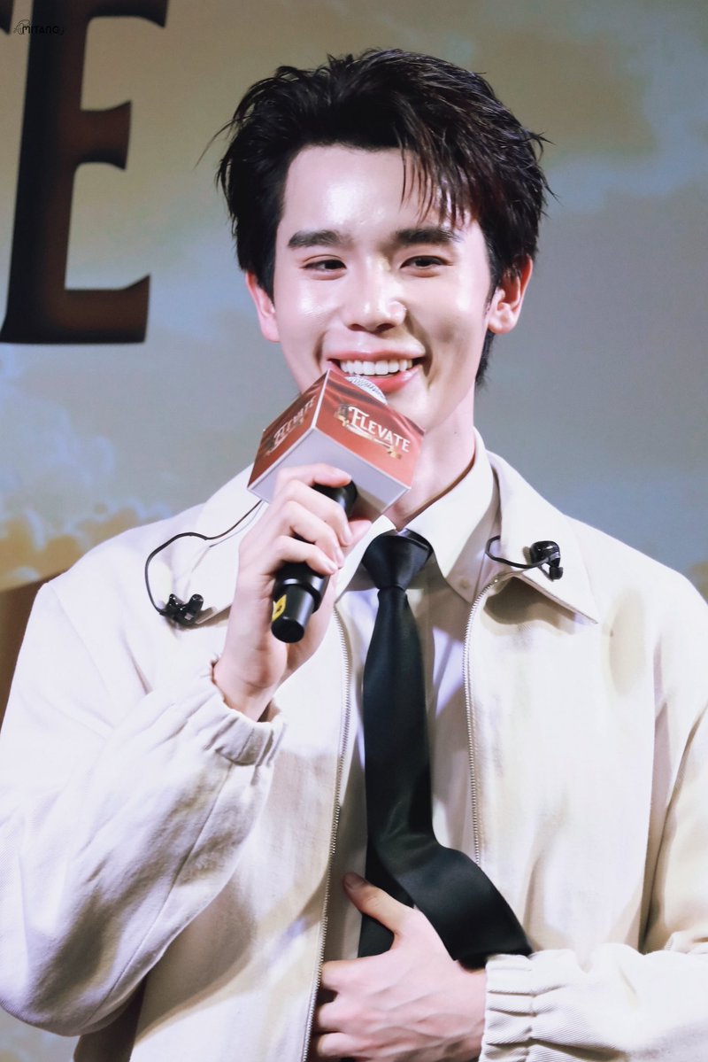 mitang_____'s tweet photo. 26.06.30 | EZY SWEET DAYS WITH JIMMY

หล่อเกินต้านนนน🤎

#711VANxJIMMY 
@jimmyyjp_ #jimmyyjp https://t.co/jga1qRC6CA