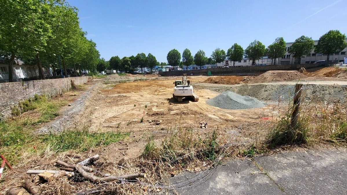 presseocean's tweet photo. 🔴 Des ouvriers découvrent une grenade anglaise de la Seconde Guerre mondiale sur ce chantier en Loire-Atlantique.
➡️ https://t.co/rbXjxDXccW https://t.co/tNAUnRyPL8