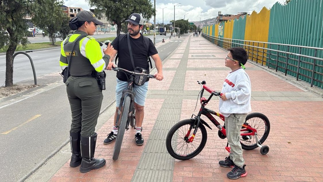 Policía de Tránsito Bogotá tweet media