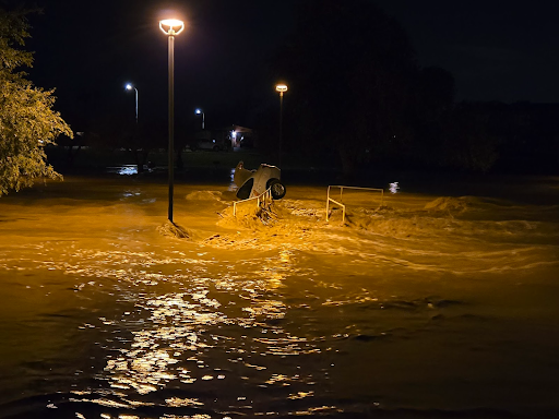 nwsnwc's tweet photo. When water levels rise, seconds count. Refresh your knowledge on standard flood safety protocols to ensure you can act fast: https://t.co/YLtTy1tCzc #WeatherReadyWednesday

https://t.co/i8SAokQciR
Car submerged in the floodwaters in Indian Bend Wash (Tyler Heard on X) https://t.co/h2S5M9XtRx