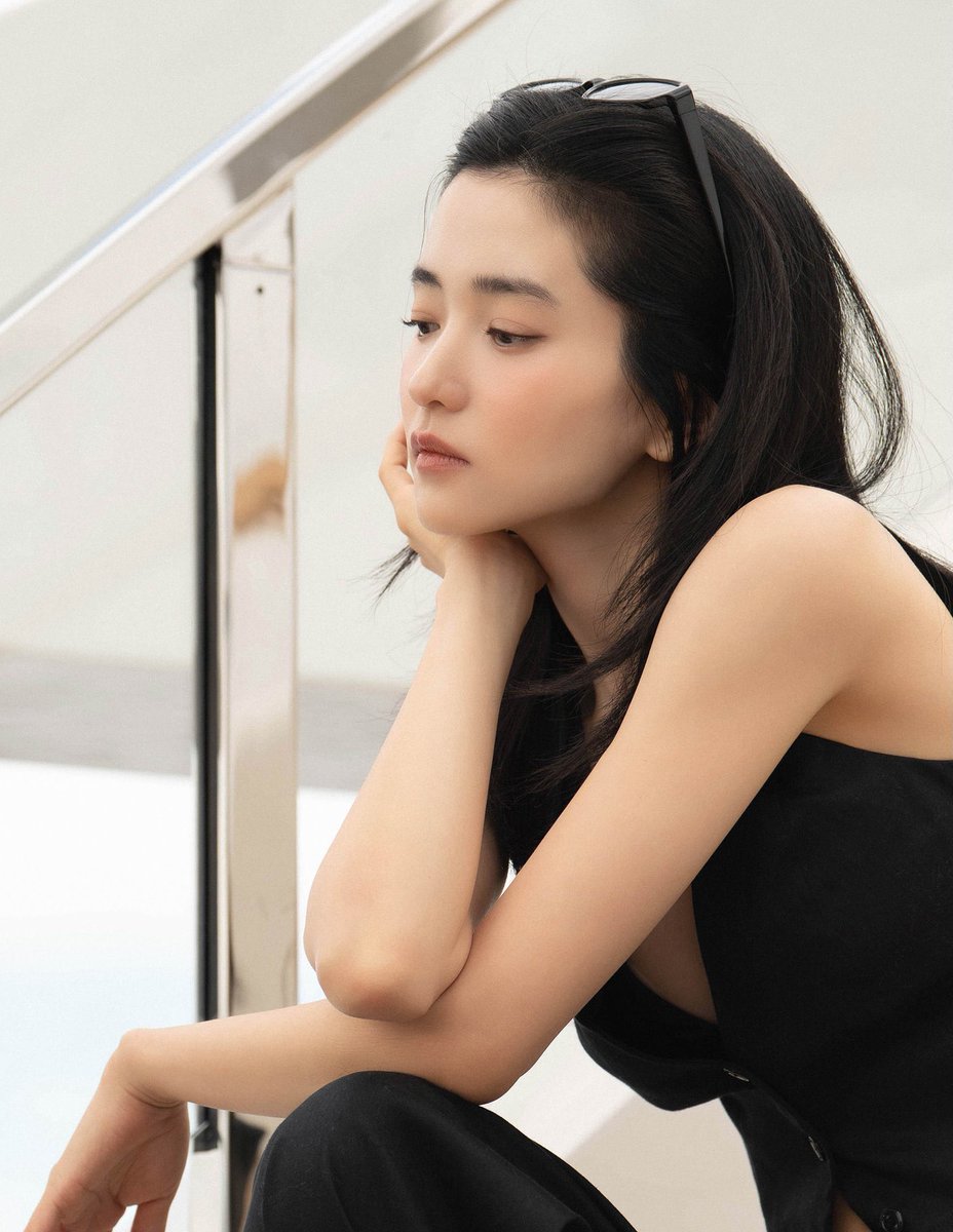 lovebangwon's tweet photo. My girl so pretty 💜

#KimTaeRi for Vogue behind the scenes! https://t.co/y8gVoWUa45
