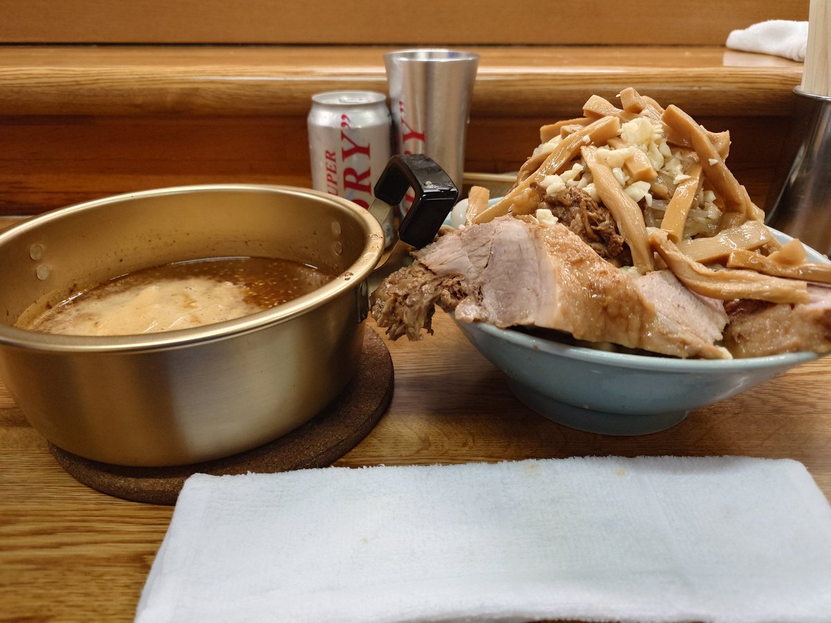 DogiNo14's tweet photo. 今晩はラーメンそらにて
火鍋＋味付けメンマ🍺🍺
気合の早帰り成功で復活そら間に合った🤤
のどカラカラで一杯目🍺は一瞬で消えた😂
久しぶりに麺減らさなかったけどヤサイノーコールでこの標高🤣
堪能しました〜🫄
ごちそうさまでした🙏 https://t.co/XB1nWeqG3V