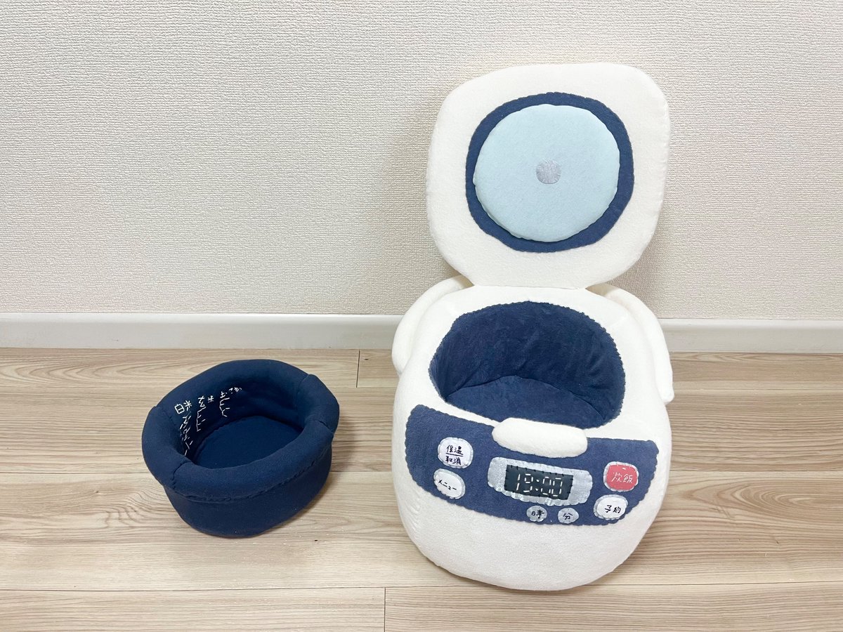 uzura_3's tweet photo. 炊飯器のぬいぐるみも展示したかったけど、大きすぎるらしい。どこかで展示したいな https://t.co/THFN7jKSTA