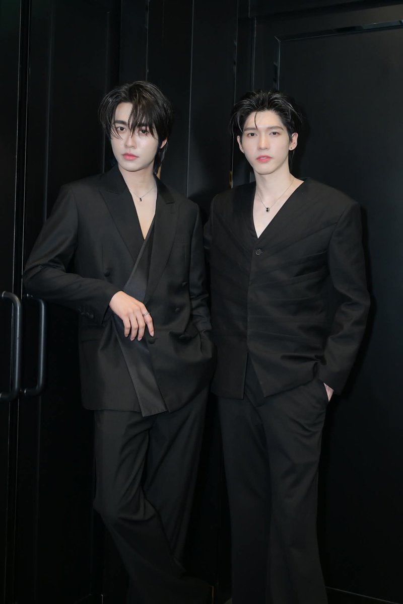 SG_F_SG's tweet photo. ALL BLACK ที่จริงใจ ไปเอนเกจกันเยอะๆเลยนะ หล่อมากกกก 💛💜

https://t.co/MRDMFJzAva

AOUBOOM CELEBRATE URANUS
#UranusClinicxAouBoom 
#AouBoom https://t.co/m1zKSKLTCI