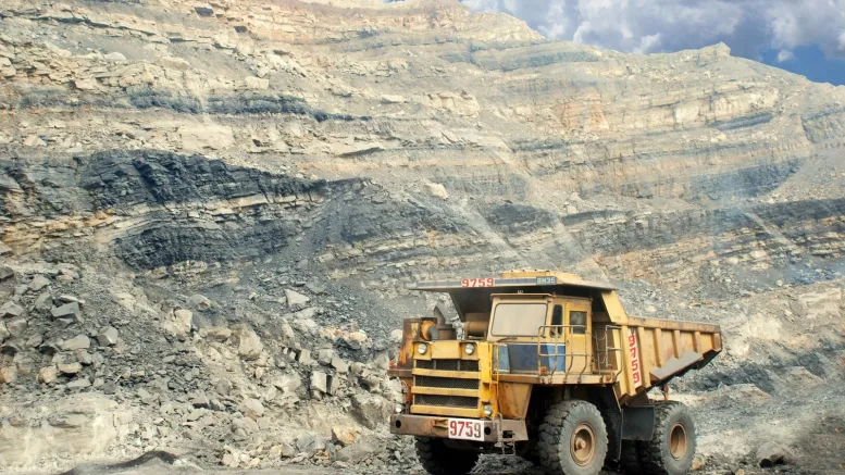 Yamoussouk6's tweet photo. 🇨🇮 La Côte d’Ivoire mobilise 180 millions de dollars pour développer un projet de nickel, renforçant sa stratégie de diversification minière et sa place dans les métaux de la transition énergétique. ⛏️🔋 #CôtedIvoire #Nickel https://t.co/U8gtQtVf5f