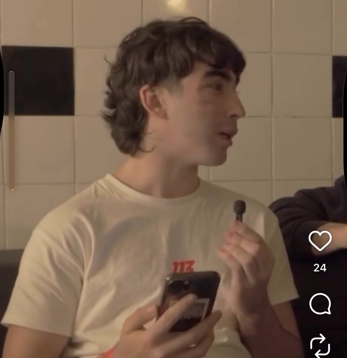 hisounapelicula's tweet photo. Tengo el pelo demsiao largo y tengo un dilema, hecho de menos llevarlo d estas 2 maneras y ns cual hacerme https://t.co/abDc0CuVh4