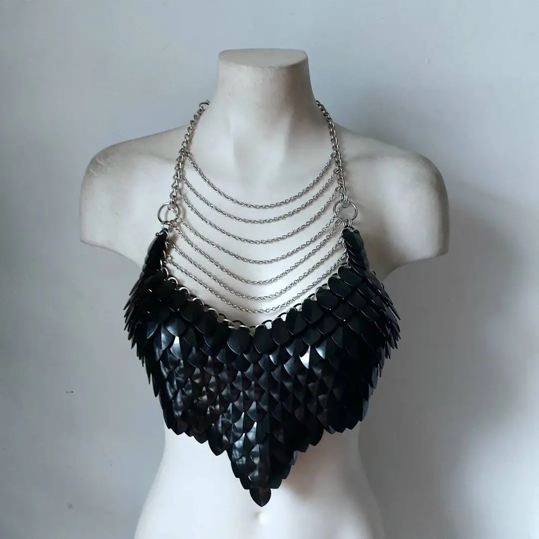 SyntheticDaisy's tweet photo. Our #Fairy top in black plastic. Constructed out of a combination of plastic #scalemail with woven bright aluminum #chainmail. This style has clip closures on the neck and back for a more comfortable fit. The neck is draped with stainless steel chains.
https://t.co/VgopEGQr5a https://t.co/zeYOkRh7kD