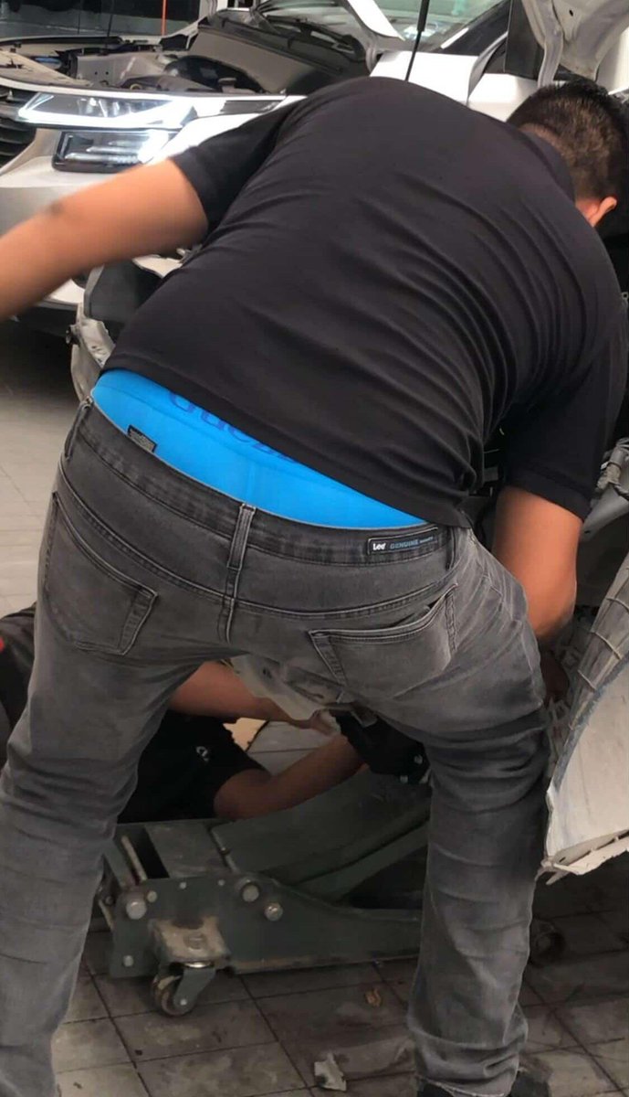 chofer1984's tweet photo. Estaba nalgon este mecánico, y disfrute viendo su ropa interior 🤤 @morbo_callejero @AndreMorBi @CruzGab37146197 @Wilfredo1913Wil @TrusaMich @SIENTATENMICARA @Yoel12904405 https://t.co/vmMiYl8kTu