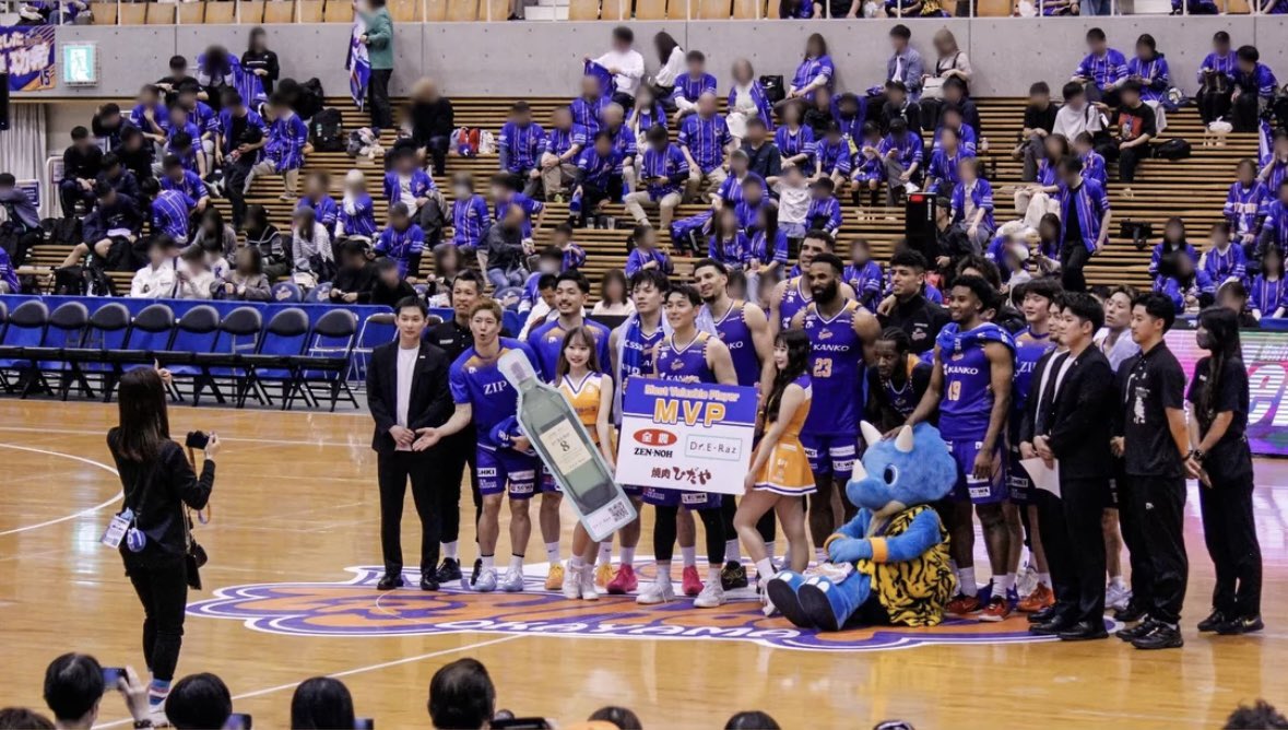 pirapage's tweet photo. 2025-26season
幕を閉じる、B3リーグ。
ありがとうございました📸

📖 https://t.co/HDdSz1zn6w

2026-27season
よろしくお願いします🦖💙 https://t.co/Hq8dNGxYYo