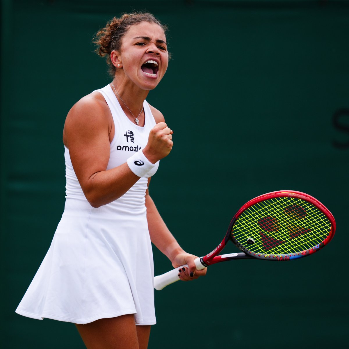 WTA's tweet photo. Digging DEEP 😤

Jasmine Paolini fights back against a battling Montgomery 0-6, 6-4, 7-5 to head into Round 2!

#Wimbledon https://t.co/YgwI1JXfTC