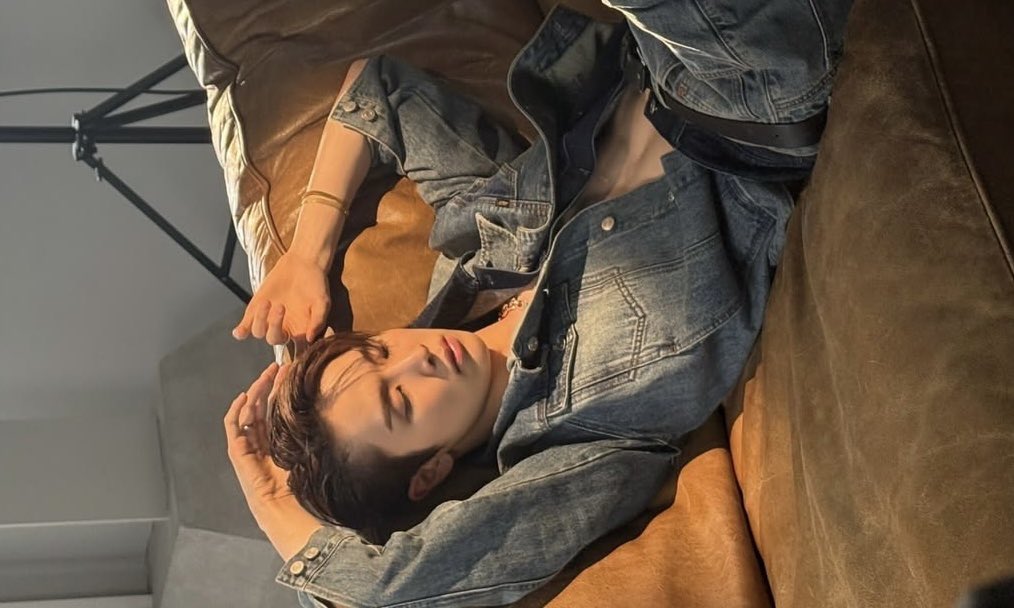 gemszip's tweet photo. SUNGCHAN MODEL 🔛🔝 https://t.co/pzNpubean6
