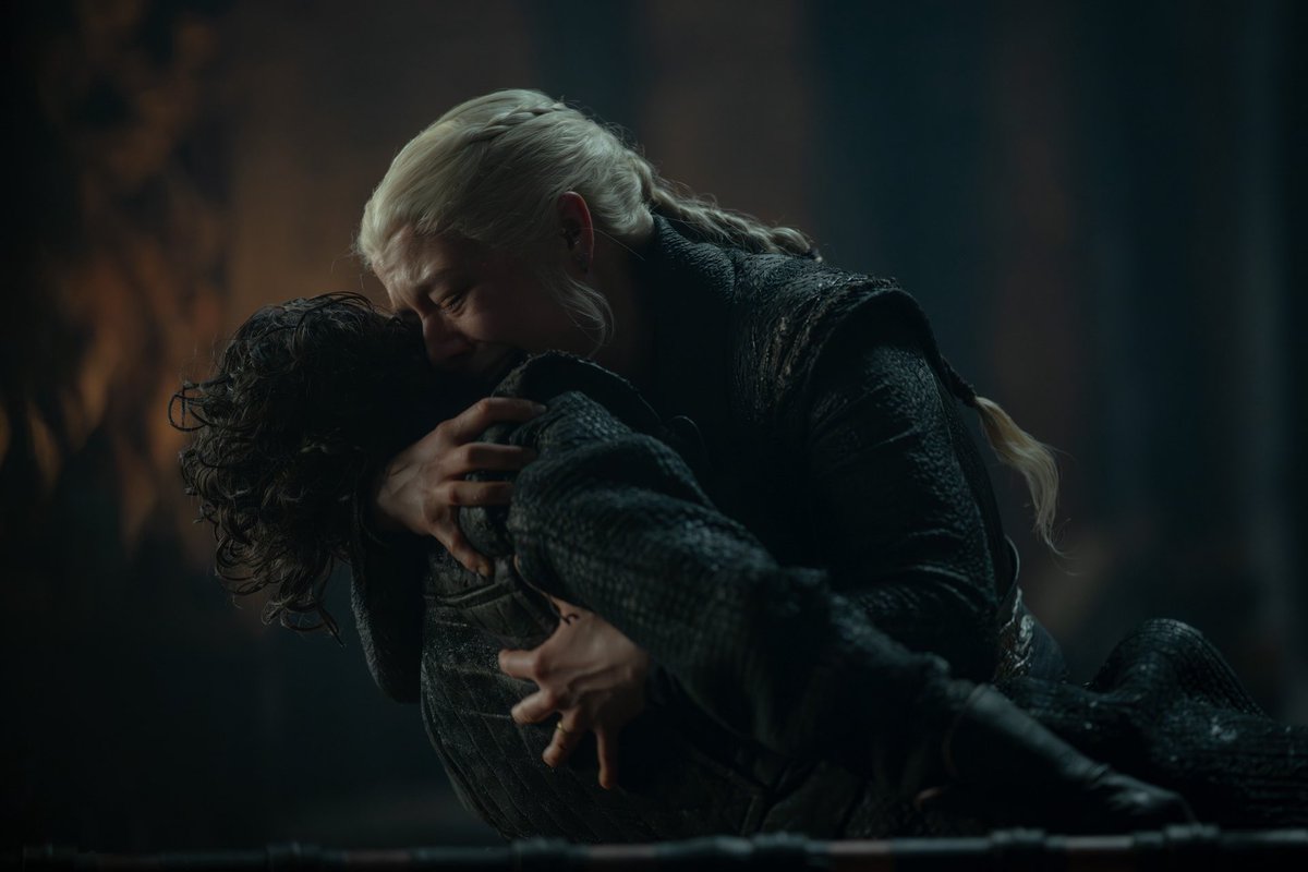 Thrones Updates tweet media