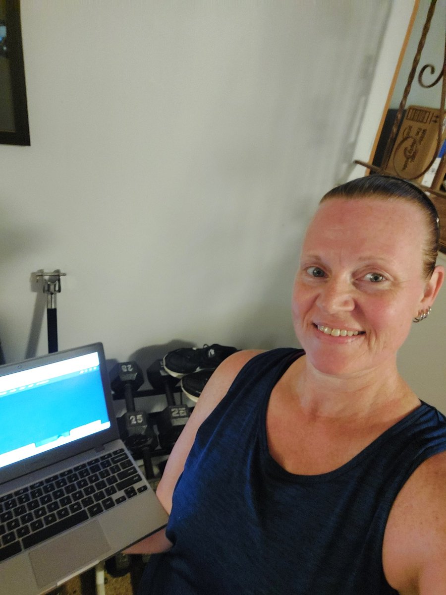 lattnerwellness's tweet photo. Les Mills Pump 135 = 45 minutes, max HR 156, avg HR 118, 282 calories burned,  0 peak, and 16 vigorous zone minutes. I'll get back into a new 12 week routine next week so this week is just  random workouts, but still gotta hit those weights, even on day 3 of no home wifi. https://t.co/jpY3uFjBof
