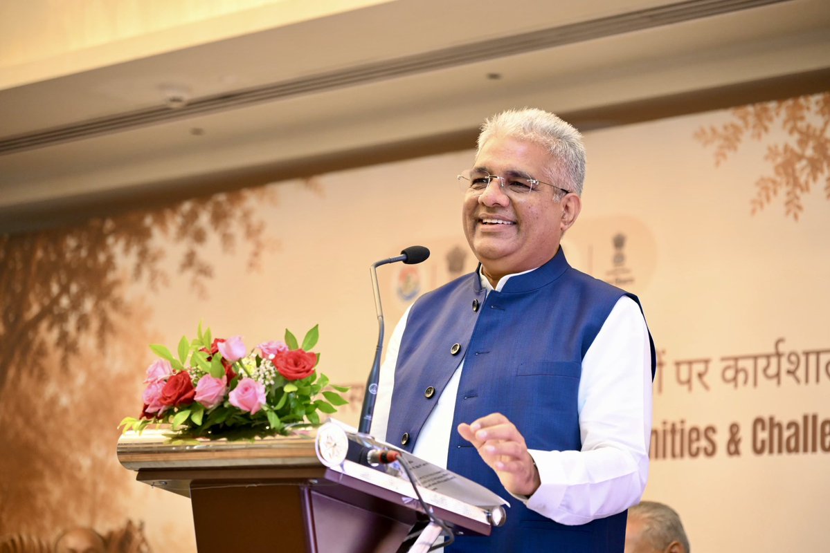 AhirCaptain's tweet photo. केंद्रीय पर्यावरण, वन एवं जलवायु परिवर्तन मंत्री श्री भूपेन्द्र यादव जी को जन्मदिन की हार्दिक शुभकामनाएँ।
ईश्वर से आपके उत्तम स्वास्थ्य, सुदीर्घ एवं मंगलमय जीवन की कामना है।
@byadavbjp https://t.co/WmKWCjr58V