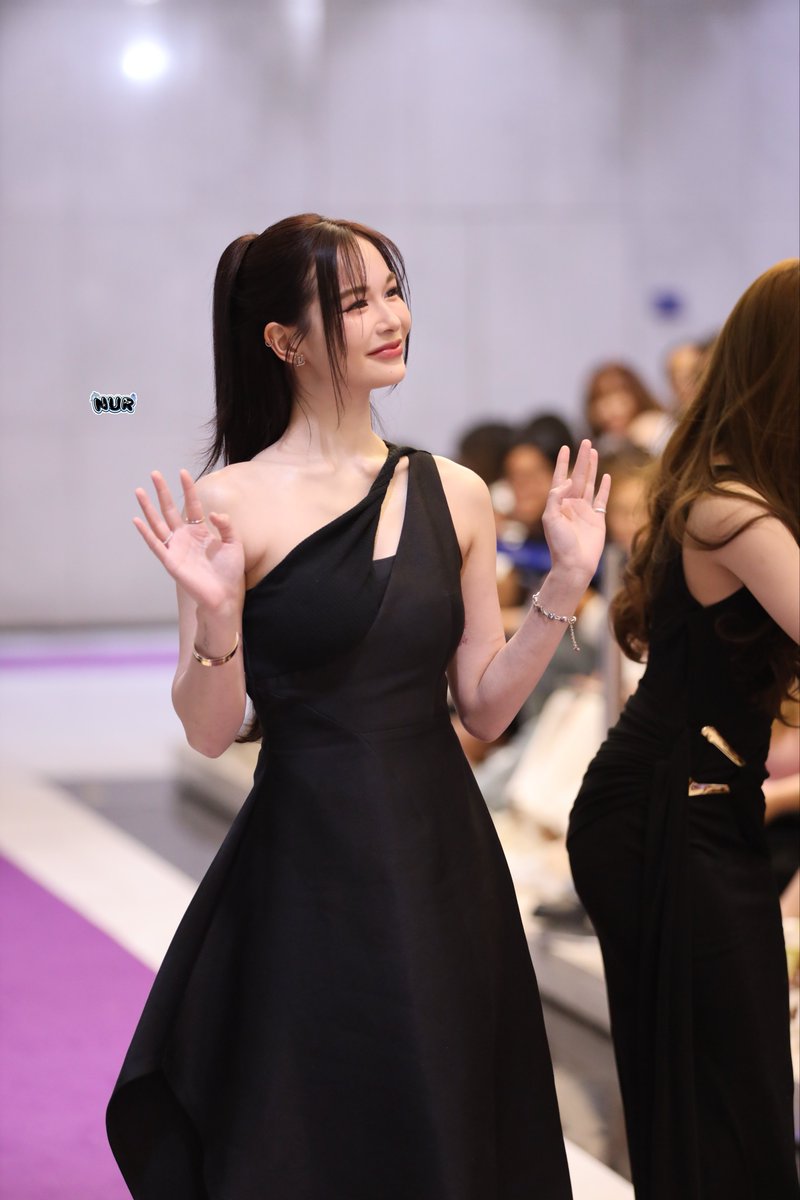 NurOfficialTH's tweet photo. สวยมาก น่ารักมาก รวมกันแล้วลงตัวสุด ๆ ✨🤍🐬💓

#nurdesoraya #TKNur
#TheViralHitsTKNurLoveMomentAwards https://t.co/EDbOafqiFH