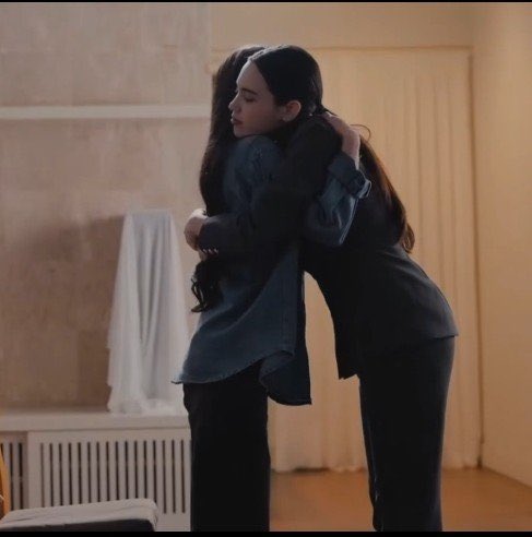chcsabacs's tweet photo. going from onscreen enemies to offscreen besties is the best trope ever 😭❤️ The way they instantly comfort each other after doing those heavy, intense scenes shows how close they really got. thank you for taking such good care of Becky, Renee!🥺❤️

#beckysangels https://t.co/qQQJh9UutV