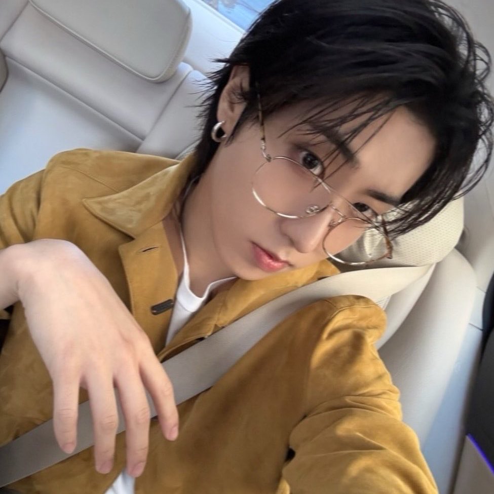 leeknowria's tweet photo. he’s gay https://t.co/CVnhEgIqfS