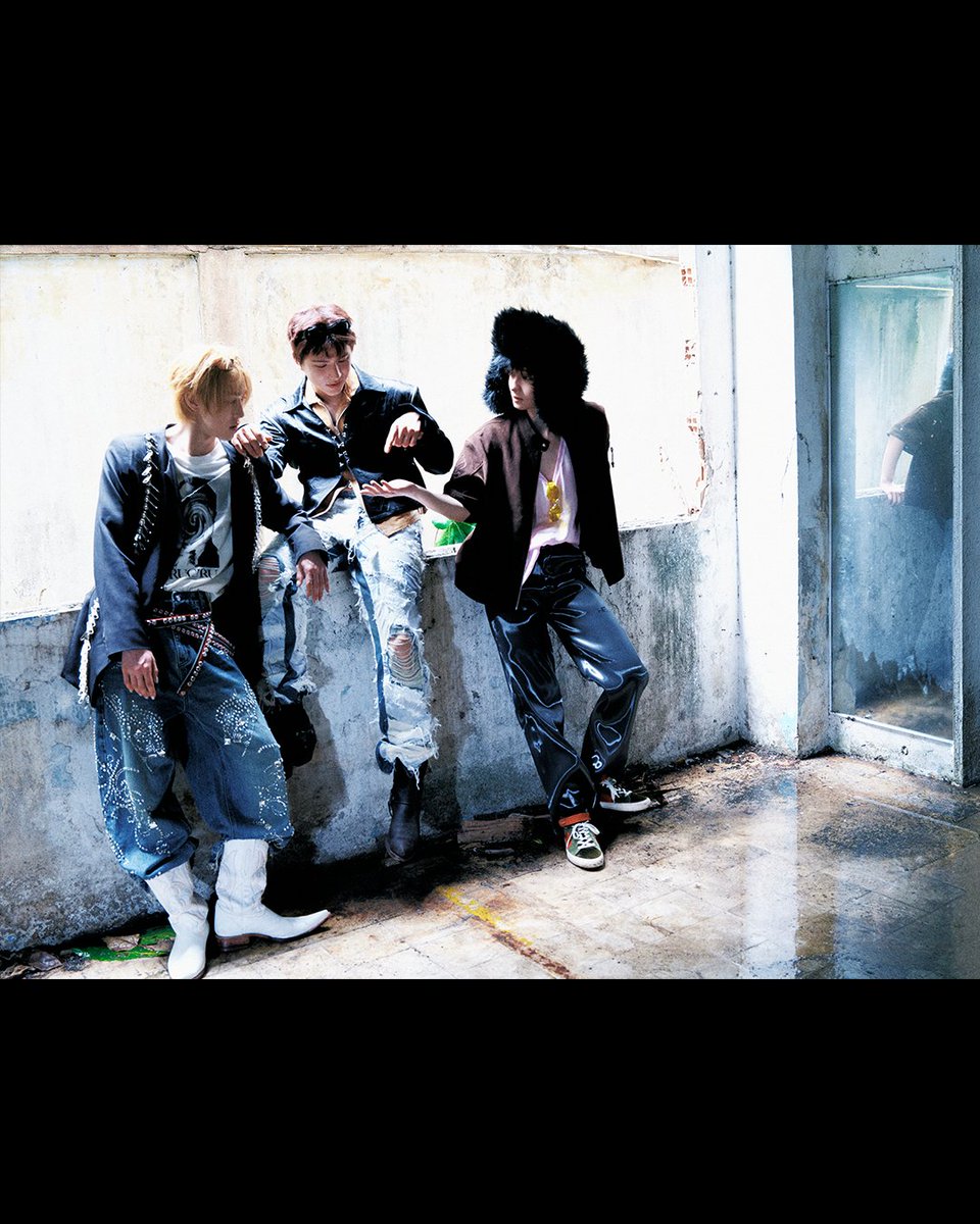 UpdateKBoys's tweet photo. QUE LINDOS! O DAILY:DIRECTION divulgou fotos conceituais para o seu próximo lançamento "MONKEY MODE".

#DAILYDIRECTION #DD #데일리디렉션
#MONKEY_MODE #DOWN_WITH_IT https://t.co/ZBJU4Izdqk