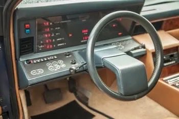 WindowTappcou0's tweet photo. 70年代後半の車でこのぶっ飛んだデザイン！さすが外国車。 https://t.co/PLcqTlrDFz